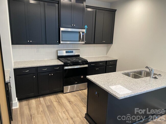 Building Photo - 9547 Munsing Dr