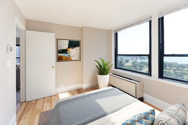 Foto del edificio - 4100 N. Marine Dr.
