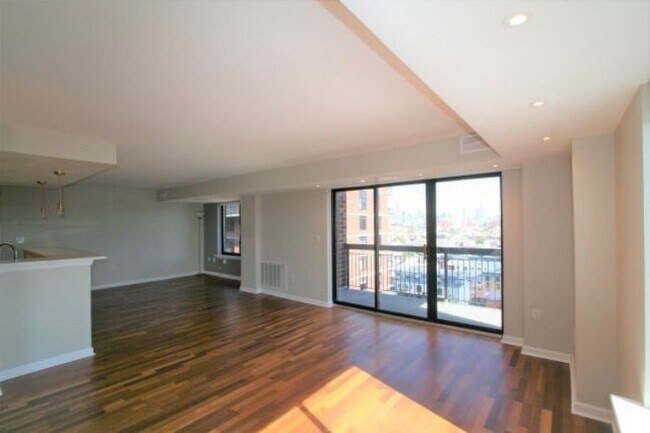 Building Photo - 700 1st St