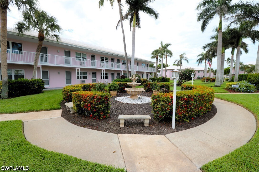 Foto del edificio - 190 N Collier Blvd
