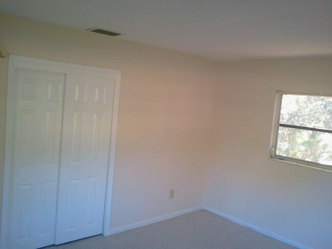 Building Photo - HUGE Ridge Manor/Dade City 3BR/2BA Home with Wide Open Floor Plan!!!