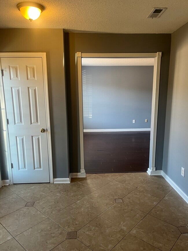 Foto del edificio - 4799 Snap Creek Ln