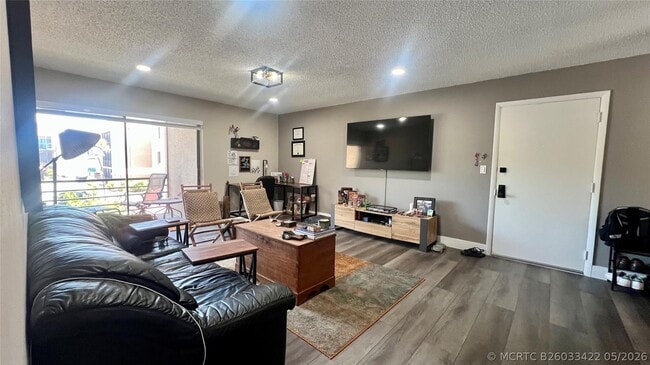 Building Photo - 4040 N Hills Dr