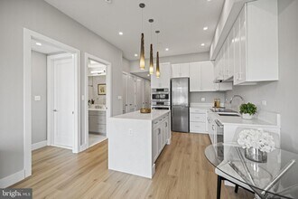 Building Photo - 801 N Fairfax St