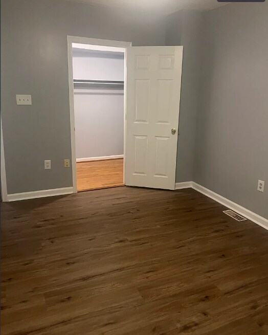 Building Photo - 2 Bedroom Plus Den 2.5 Bathrooms