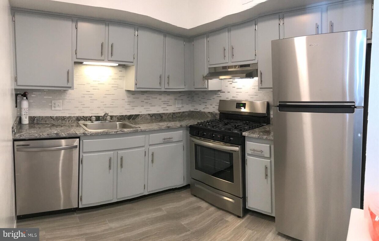 Foto principal - 6113 Hilltop Dr
