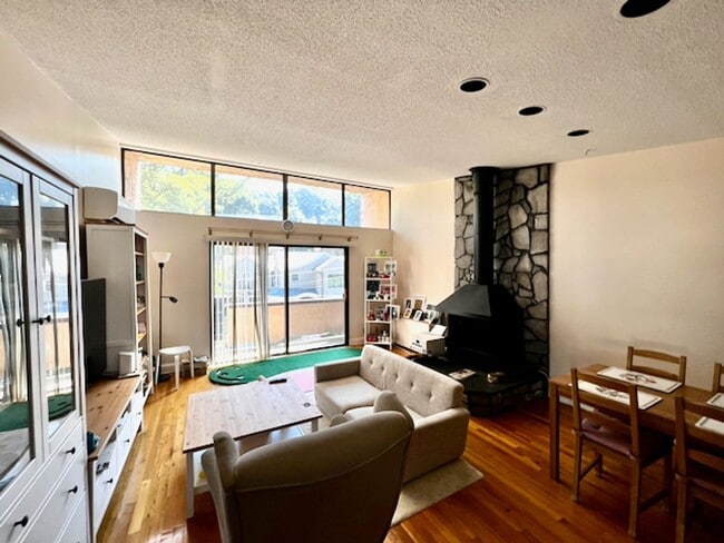 Photo - Wonderful 2 bed in Brookline with Parking! Apartment