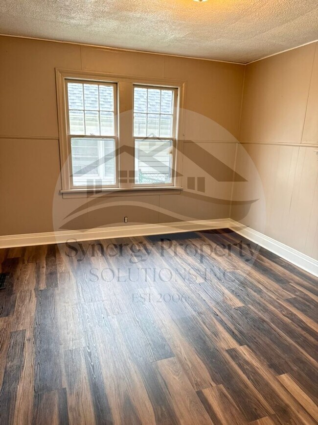 Building Photo - Spacious Cape Cod