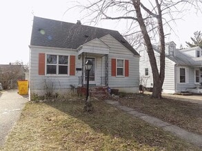 Building Photo - 2045 Central St