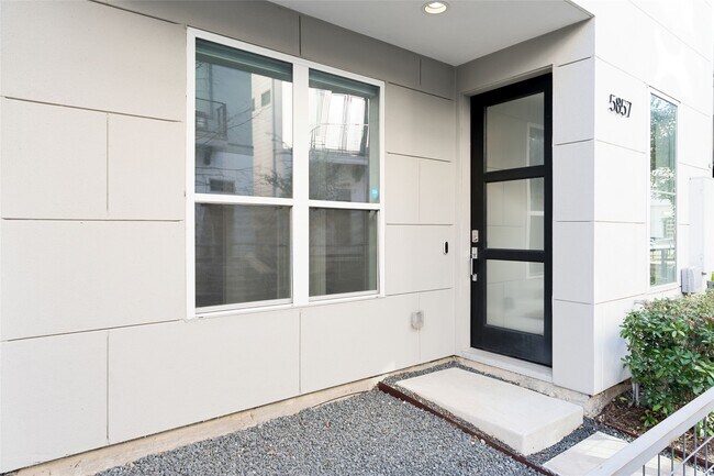 Foto del edificio - 5857 E Post Oak Ln