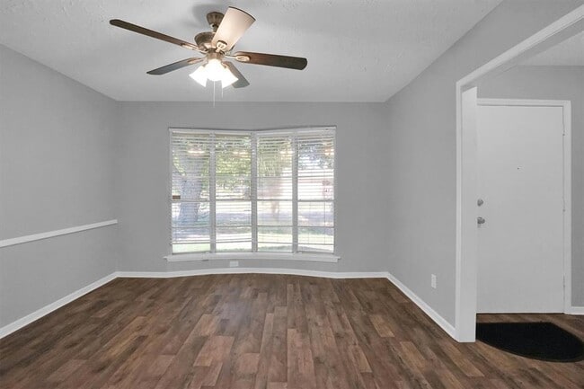 Foto del edificio - 9611 Huntington Hill Dr