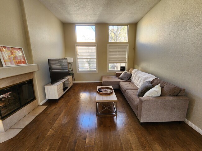Building Photo - 6216 Academy Ridge Dr NE