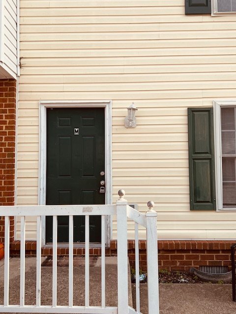 Foto principal - 3 bedroom 1.1 bath Townhome