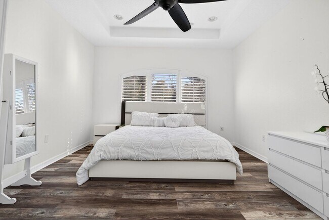 Building Photo - 8111 Santa Rosa Ct