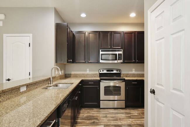 Foto del edificio - Lovely 3/2.5 Spacious Townhome with a 2 Ca...