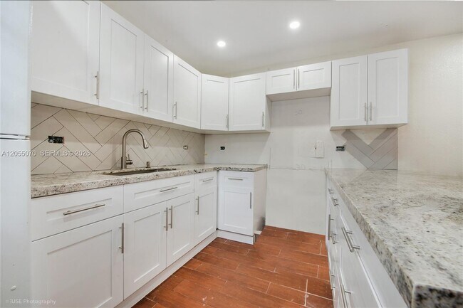 Foto del edificio - 5100 W Flagler St