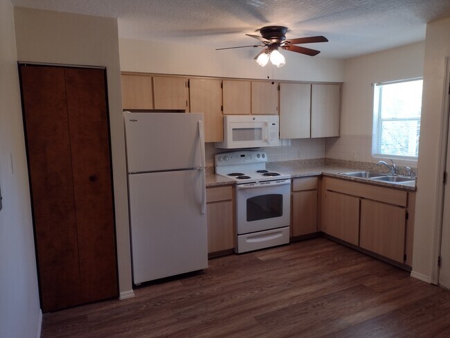 Foto del edificio - 7420 Pond Cir