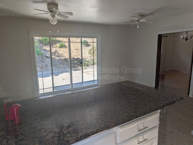 Foto del edificio - 82 Elysian Fields Dr