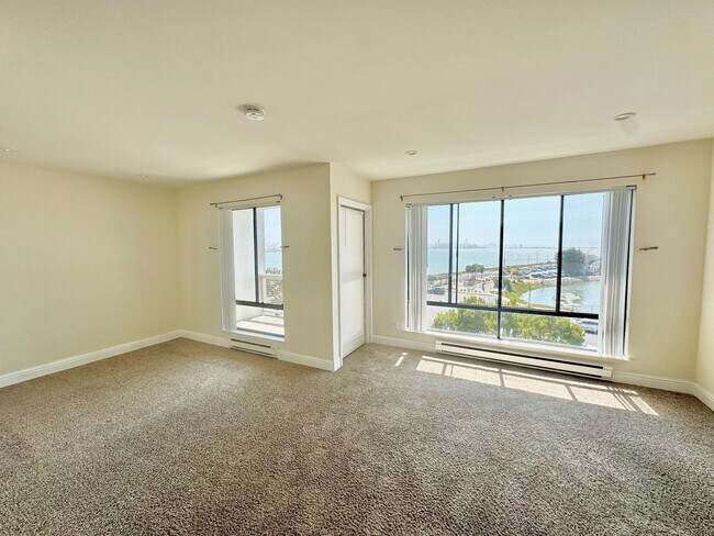 Foto del edificio - $500 OFF FOR FIRST MONTH RENT!!! Top Floor...