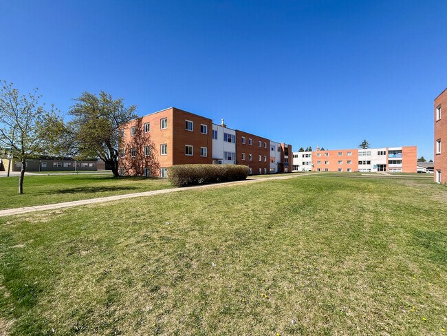 Photo du bâtiment - Greystone Court Apartments