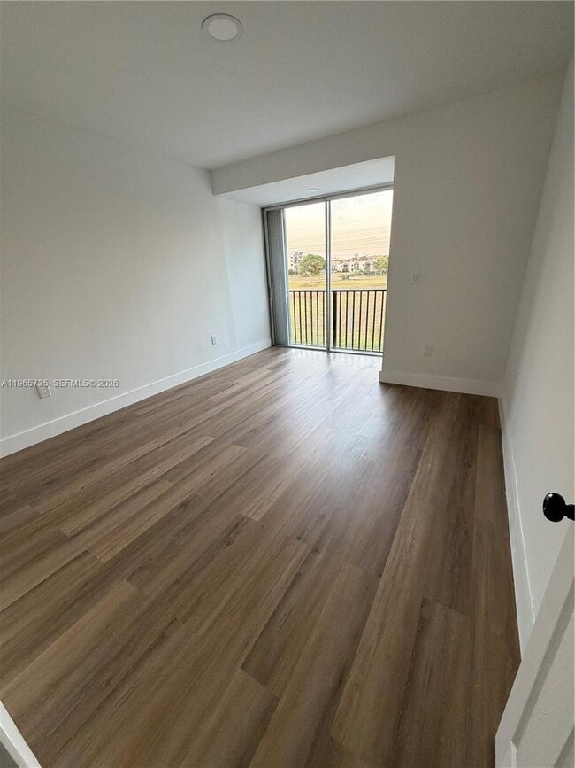 Building Photo - 9175 Fontainebleau Blvd