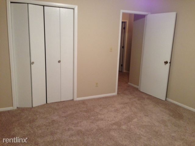 Building Photo - 2 br, 1.5 bath Townhome - 122 Grand Manor Dr