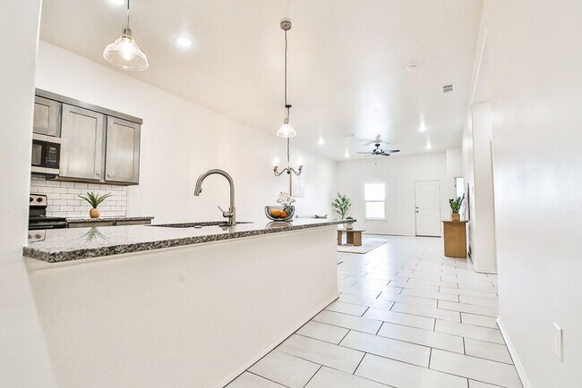 Foto del edificio - PRE-LEASING FOR A JULY MOVE-IN!! Great 2 Bedroom, 2 Bath Townhouse in Escondido - Frenship ISD