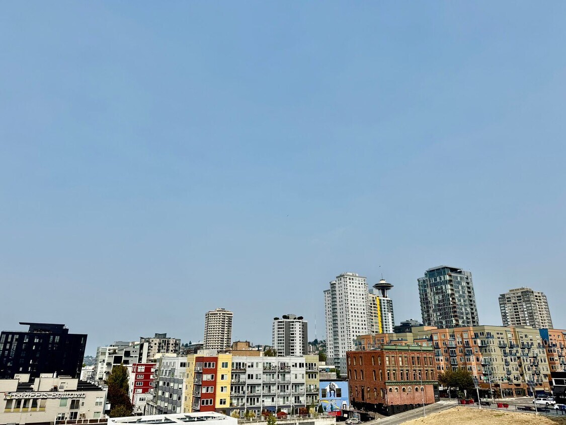 Foto principal - Two-Bedroom Downtown Condo with City View!!