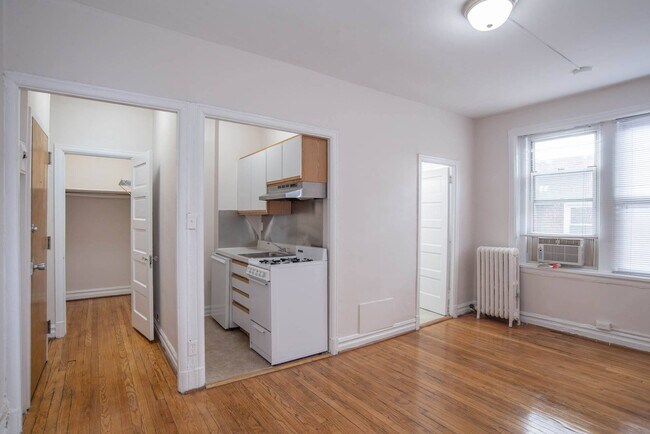 Espacio habitable tipo estudio de nivel 10 - Rocksboro Apartments