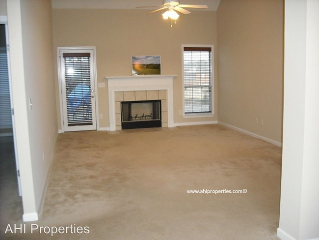 Building Photo - 1013 Stonecreek Dr