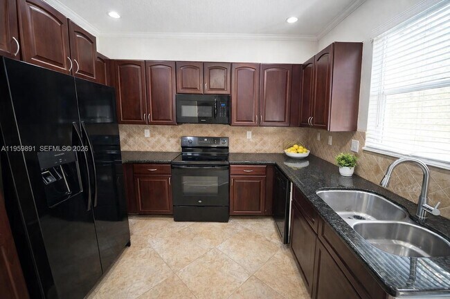 Foto del edificio - 8-25  Northwest 14th Place, North Miami Beach, FL 33169 - 3 BR 2 BA townhouse