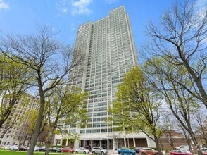 Building Photo - 1700 E 56th St