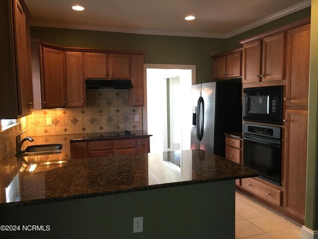 Building Photo - 1155 Lillibridge Dr