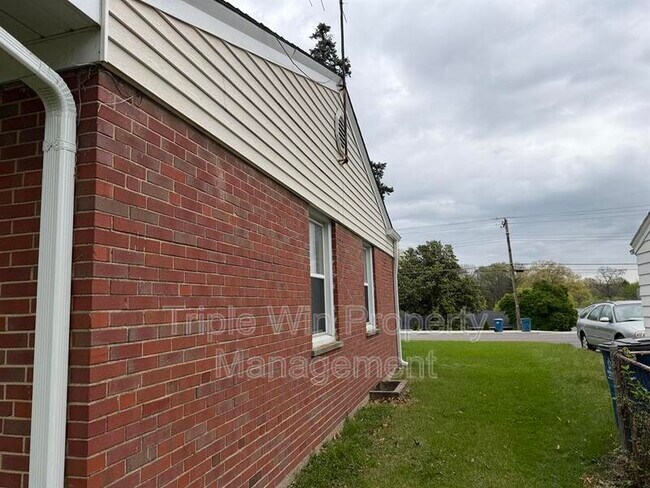 Foto del edificio - 1045 N Florissant Rd