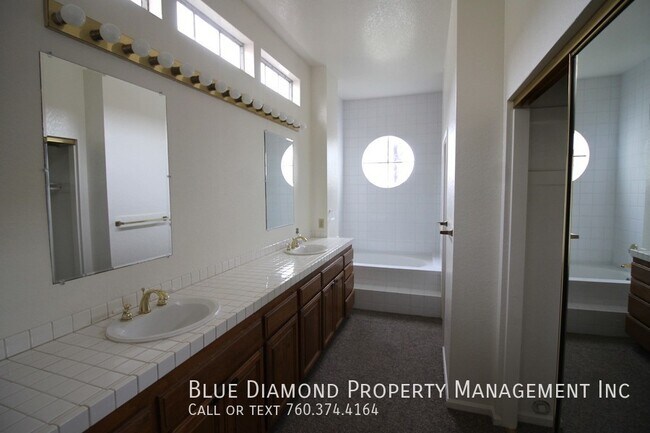 Building Photo - Spacious 2 BR, 2 Ba in Fairways at Lake Sa...