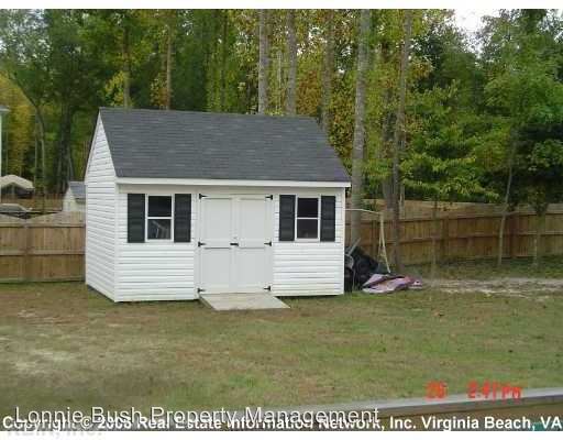Building Photo - 1005 English Oak Dr