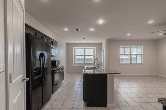 Building Photo - 2880 Donnell Dr