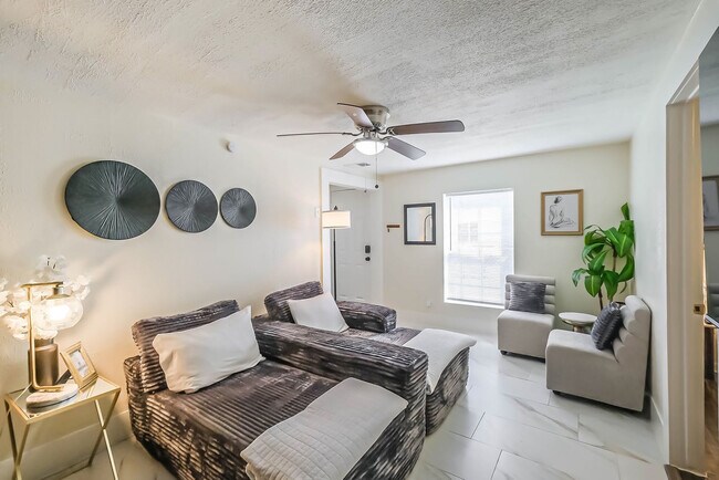 Foto del edificio - 1327 W 21st St