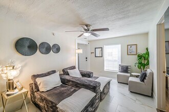 Building Photo - 1327 W 21st St