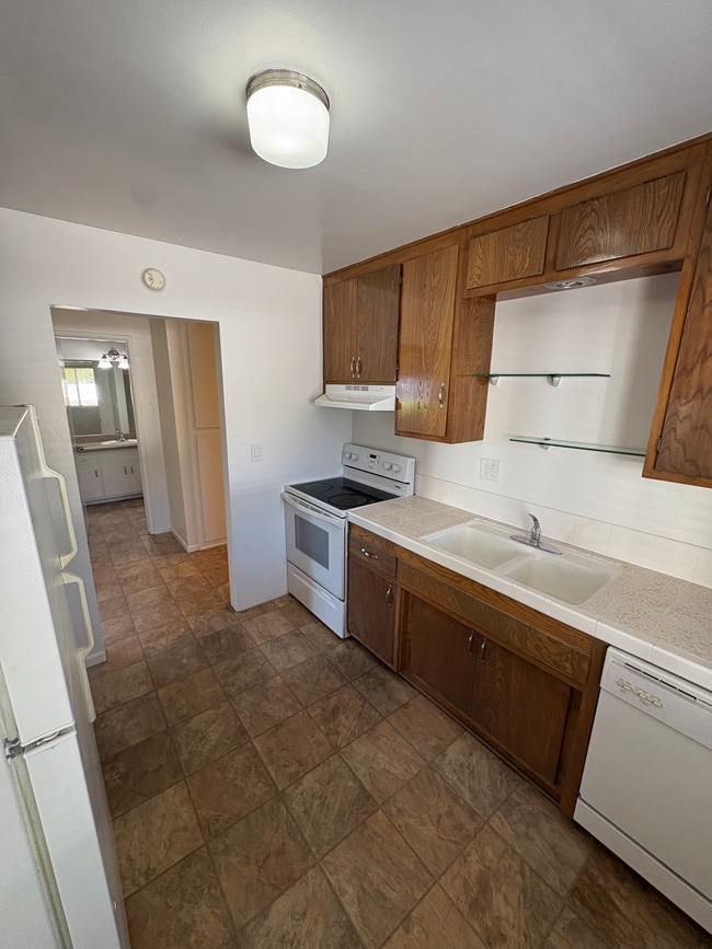 Building Photo - 521 E Arrellaga St Building Photo - 521 E Arrellaga St