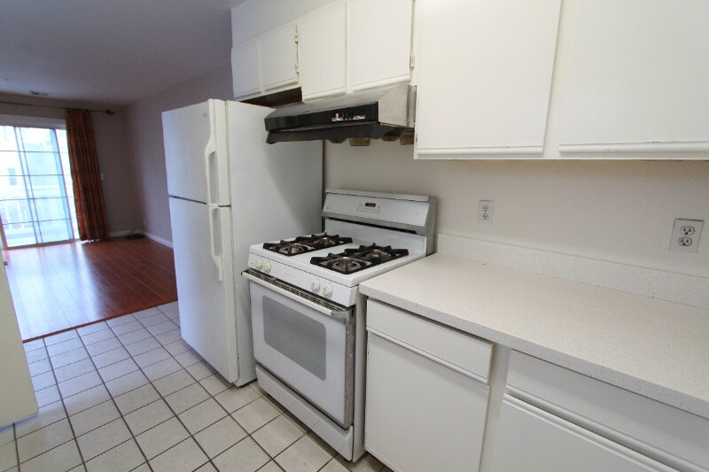 686 10th St Unit 7, Oakland, CA 94607 Condo for Rent in Oakland, CA