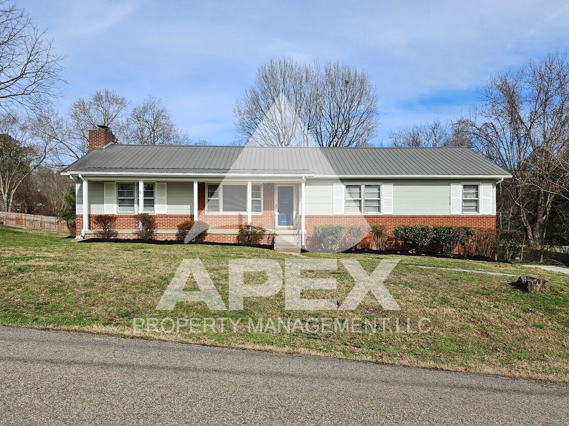 Foto principal - Beautiful 4 Bd 2/Ba + Bonus Rm, Basement R...