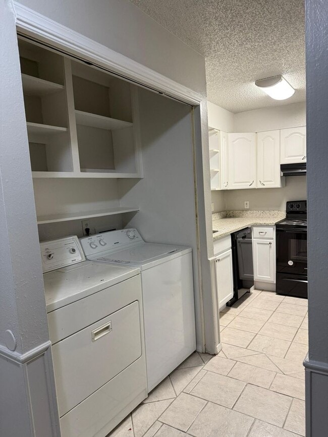 Building Photo - 1402 Bill Carrol Dr