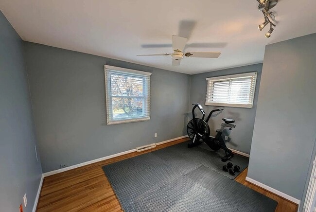 Foto del edificio - 3749 Dewlawn Dr