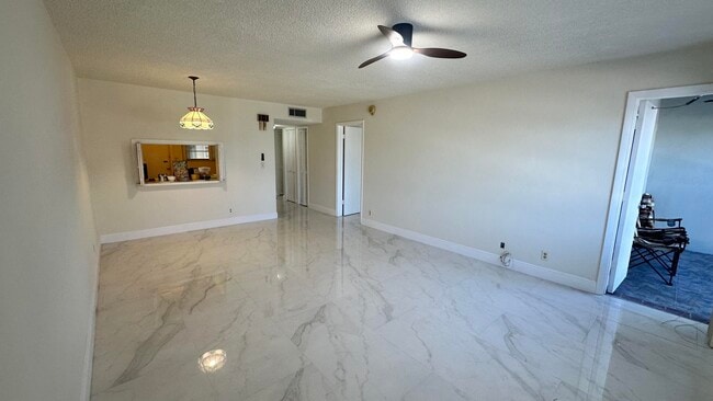 Foto del edificio - 330 SE 2nd St