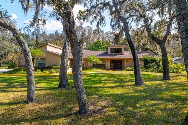 Foto del edificio - 10206 Lakeview Dr