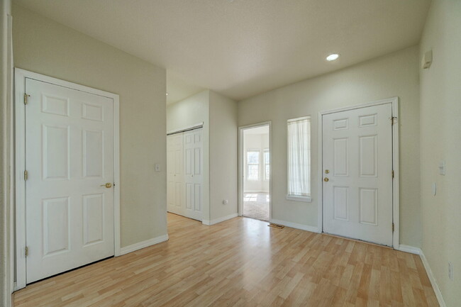 Building Photo - $2,750.00, 3 Bed, 2 Bath Ranch Style Home ...