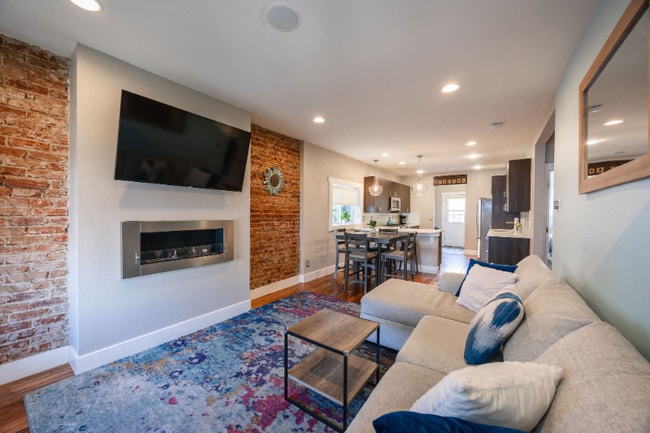 Photo - 821 Inca St House