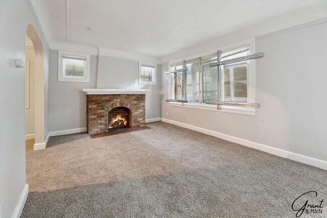 Foto del edificio - $1150 3 bedrooms