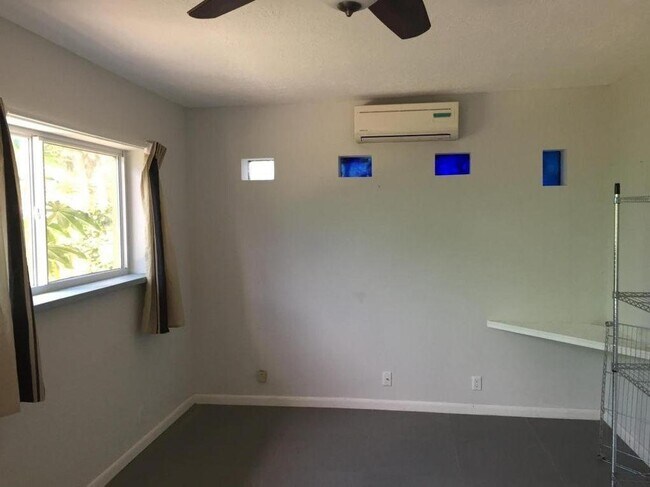 Foto del edificio - 520 NE 36th St